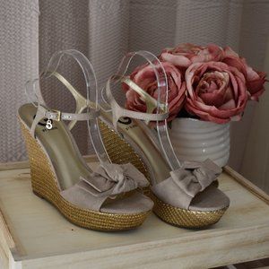 NWT G by Guess Light Natural Fabric Platform 9M